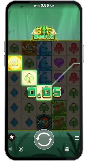 Wild symbool activeert een winstcombinatie met schoppenkaart op het speelveld van Big Bamboo slot